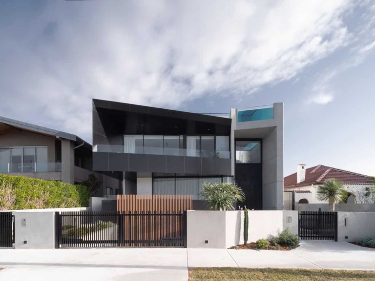 Glass Swimming Pools: Elevate Your Home’s Luxury Aesthetics